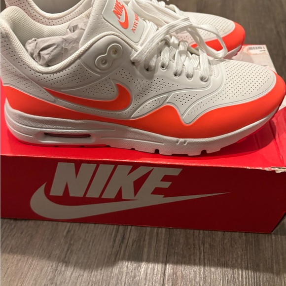 Women’s Nike Air Max 1 Ultra Moire - Picture 2 of 4